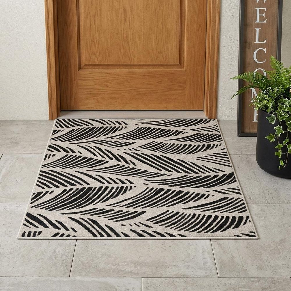 3' X 5' Black And White Floral Indoor Outdoor Area Rug