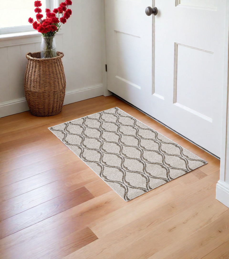 2' X 3' Sand Wavy Line Pattern Accent Rug