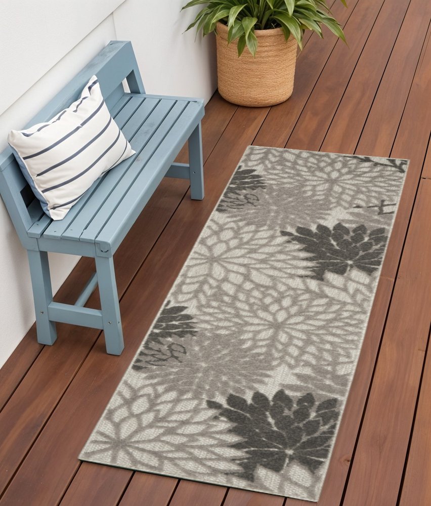 5' X 8' Gray Floral Indoor Outdoor Area Rug