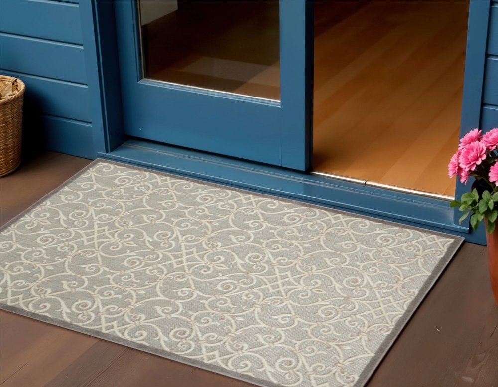 4' X 6' Gray And Ivory Indoor Outdoor Area Rug