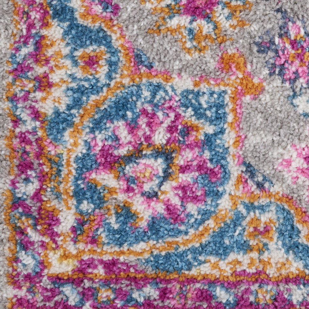 7' X 10' Gray And Ivory Medallion Area Rug