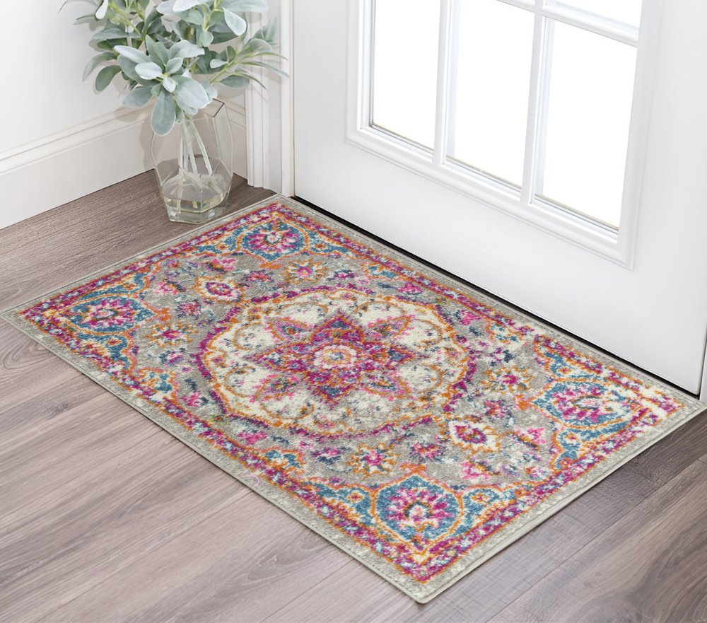4' X 6' Gray And Ivory Medallion Area Rug