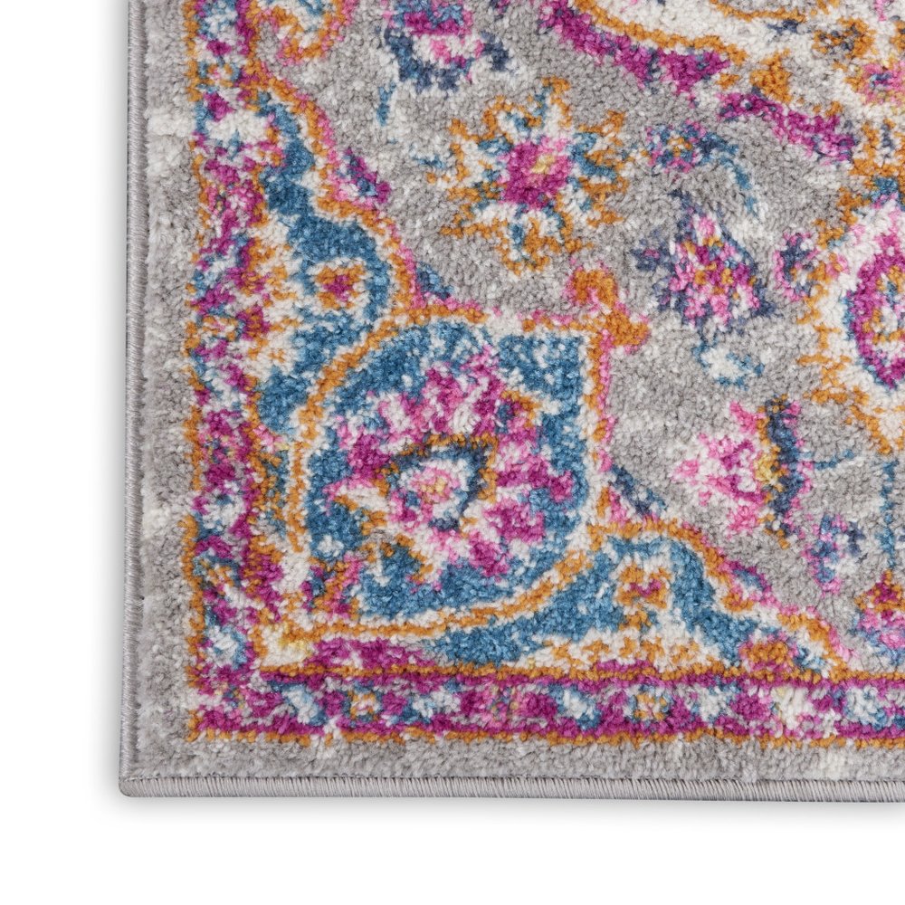 7' X 10' Gray And Ivory Medallion Area Rug