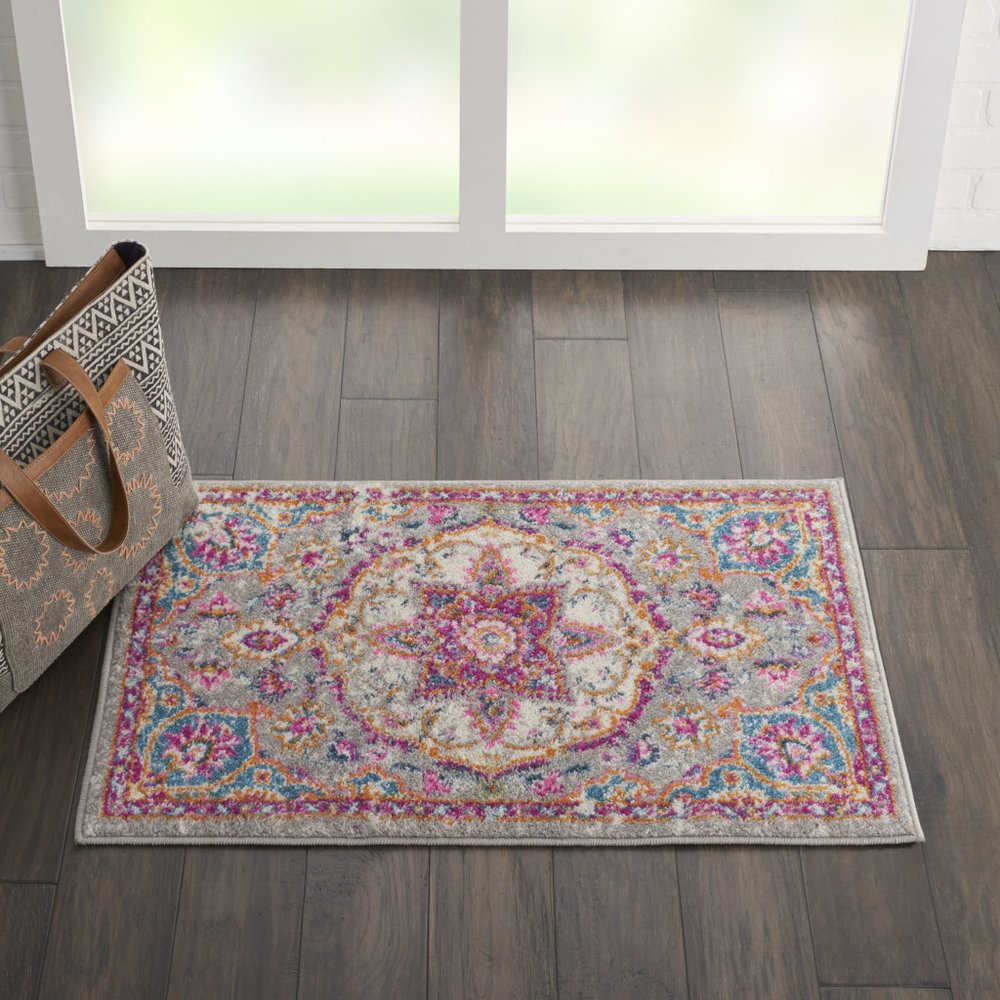 7' X 10' Gray And Ivory Medallion Area Rug