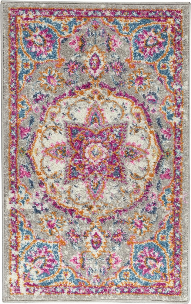 4' X 6' Gray And Ivory Medallion Area Rug