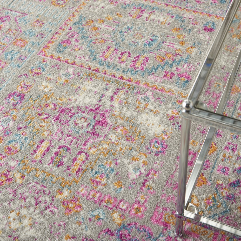 5' X 7' Gray And Ivory Abstract Distressed Area Rug