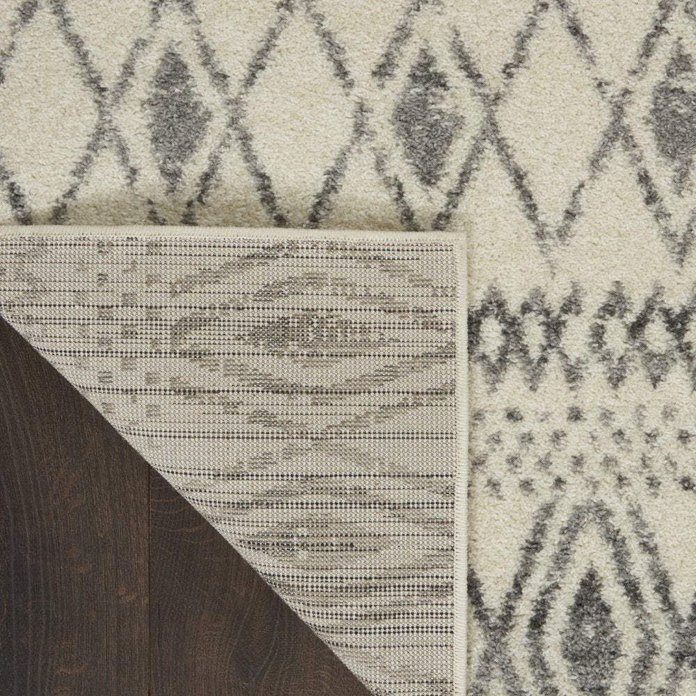 5' X 7' Gray And Ivory Geometric Area Rug