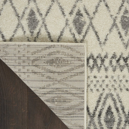 5' X 7' Gray And Ivory Geometric Area Rug