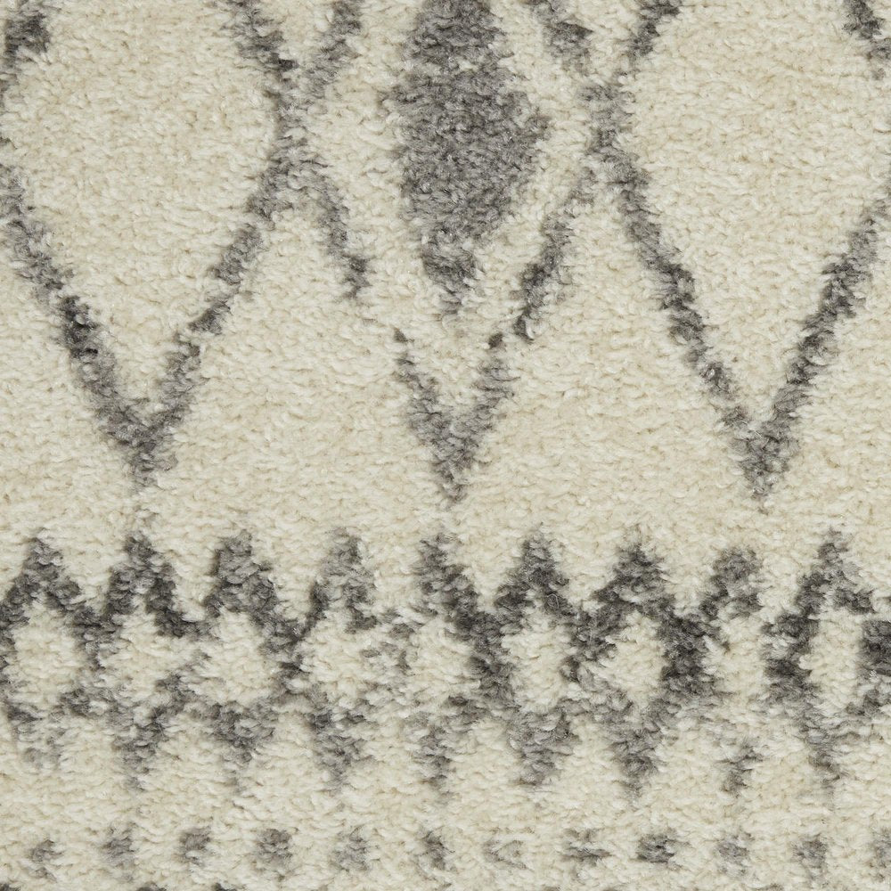 5' X 7' Gray And Ivory Geometric Area Rug