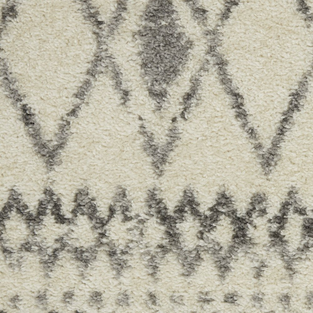 5' X 7' Gray And Ivory Geometric Area Rug