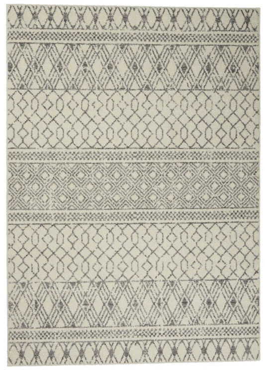 5' X 7' Gray And Ivory Geometric Area Rug