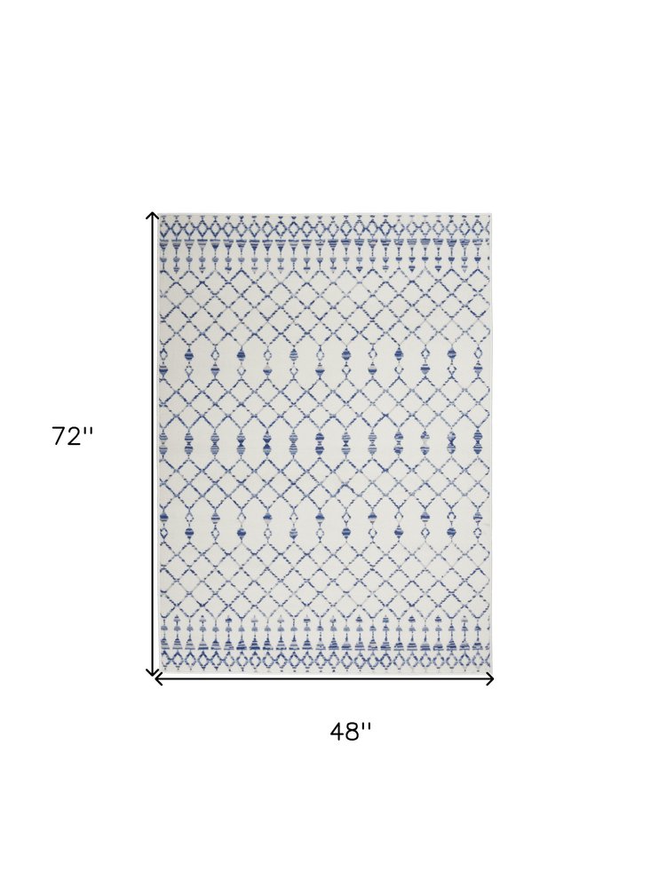 5' X 7' Gray And Ivory Geometric Area Rug