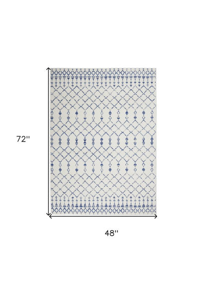 5' X 7' Gray And Ivory Geometric Area Rug