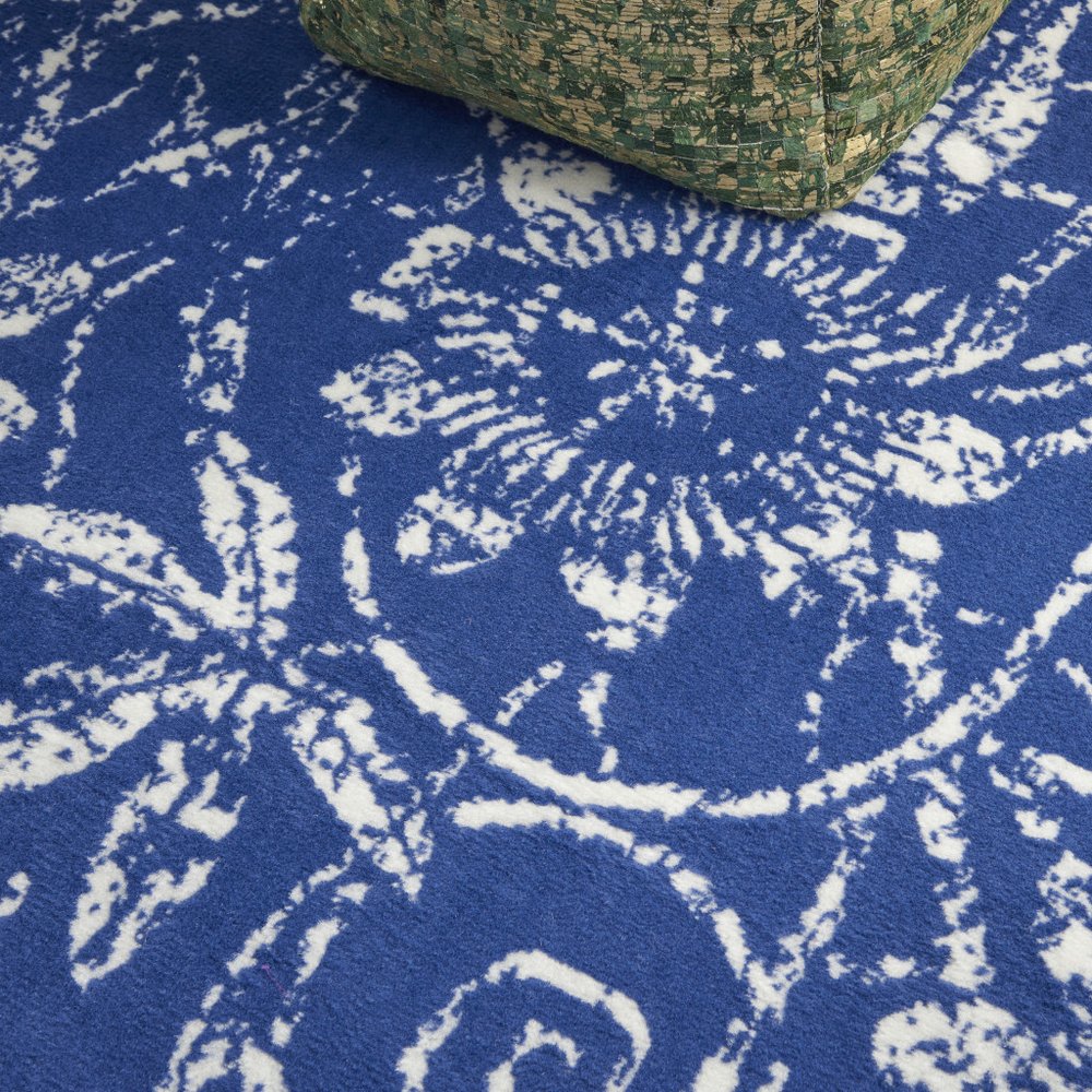 5' X 7' Ivory And Blue Floral Vines Distressed Area Rug