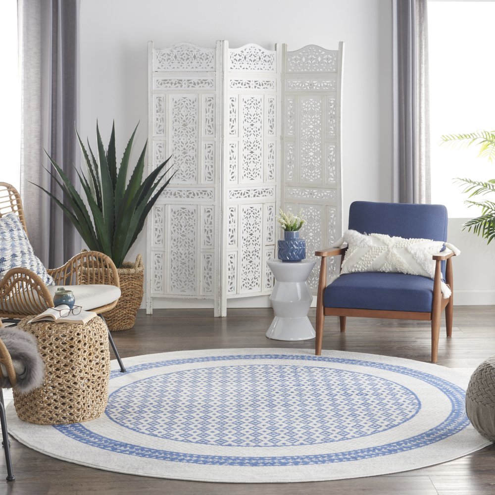 5' X 7' Ivory And Blue Ombre Distressed Area Rug