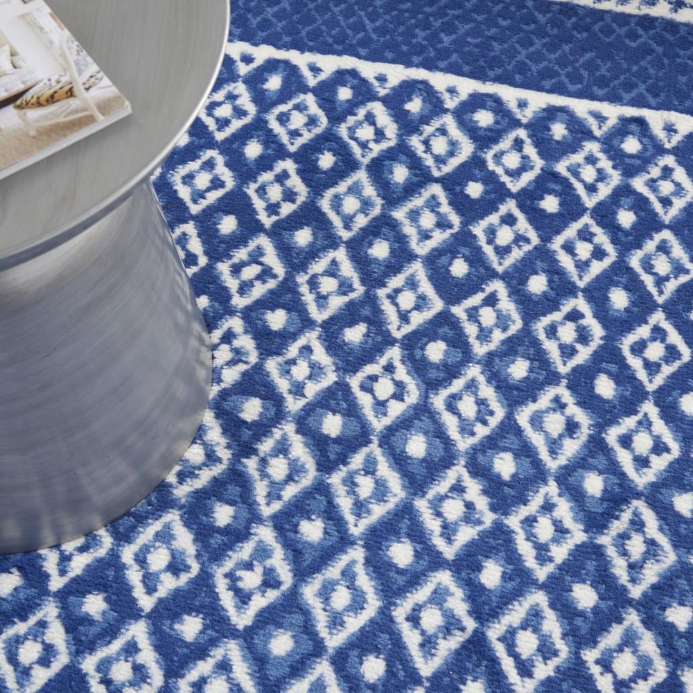 4' X 6' Blue And White Geometric Area Rug