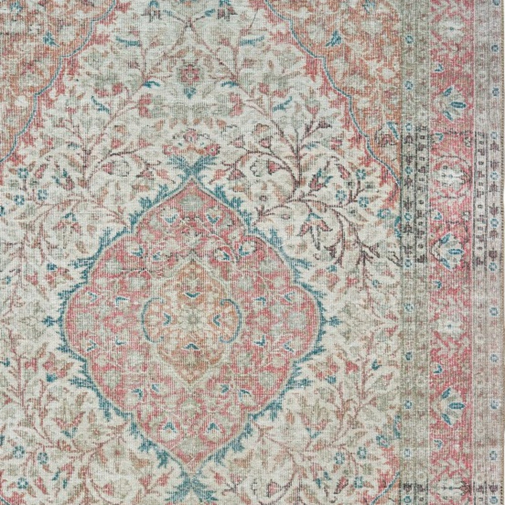 8' X 10' Ivory And Pink Oriental Area Rug