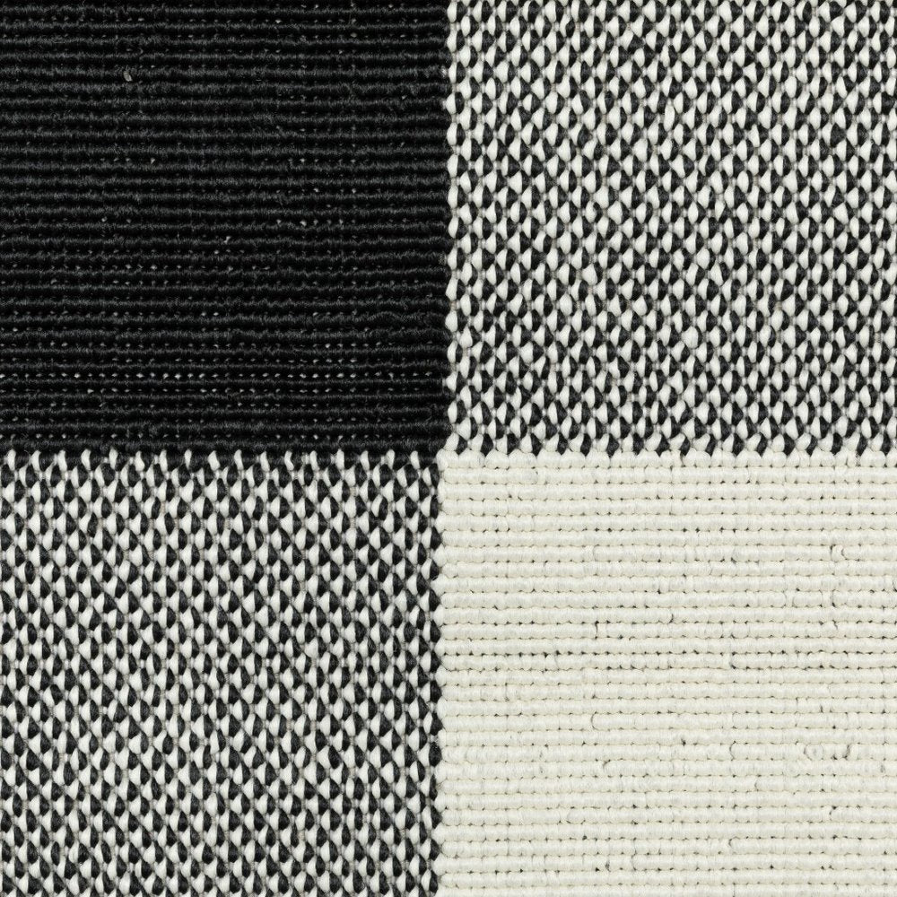8' Black And Ivory Indoor Outdoor Runner Rug