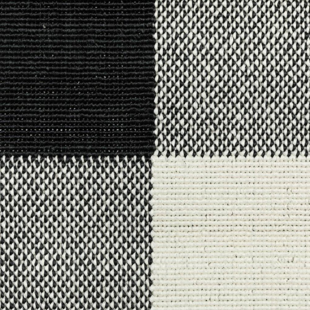 8' Black And Ivory Indoor Outdoor Runner Rug