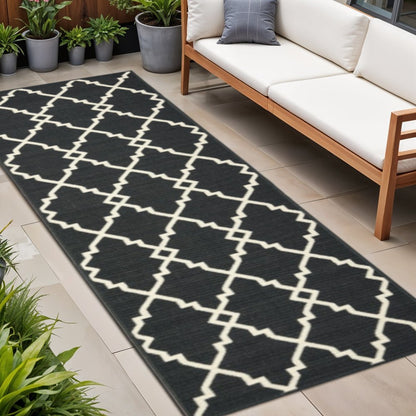 4' X 6' Black And Ivory Indoor Outdoor Area Rug