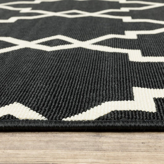 4' X 6' Black And Ivory Indoor Outdoor Area Rug