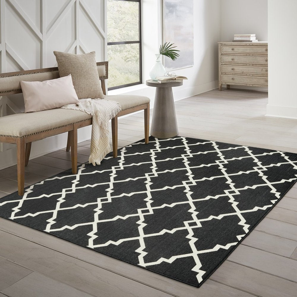 4' X 6' Black And Ivory Indoor Outdoor Area Rug