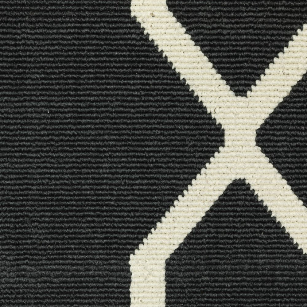 8' Black And Ivory Indoor Outdoor Runner Rug