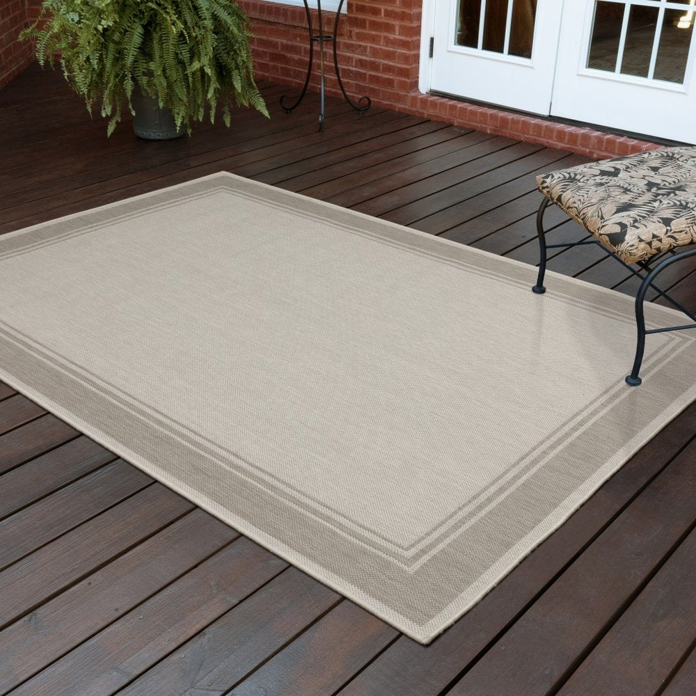 7' X 9' Gray And Ivory Indoor Outdoor Area Rug