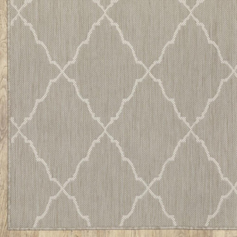 7' X 9' Gray And Ivory Indoor Outdoor Area Rug