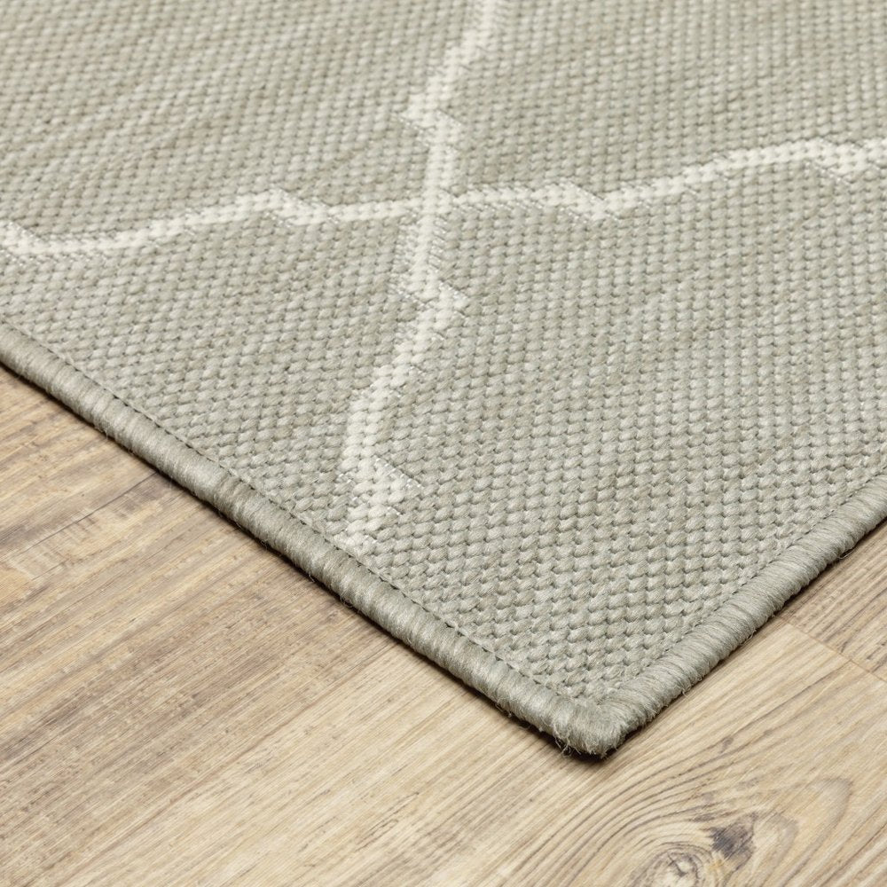 7' X 9' Gray And Ivory Indoor Outdoor Area Rug