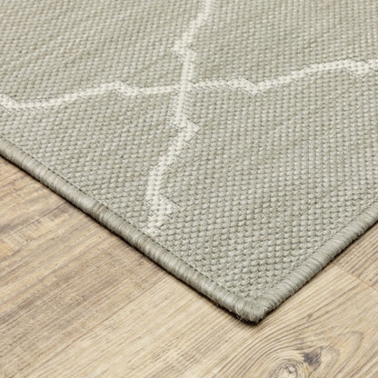 7' X 9' Gray And Ivory Indoor Outdoor Area Rug