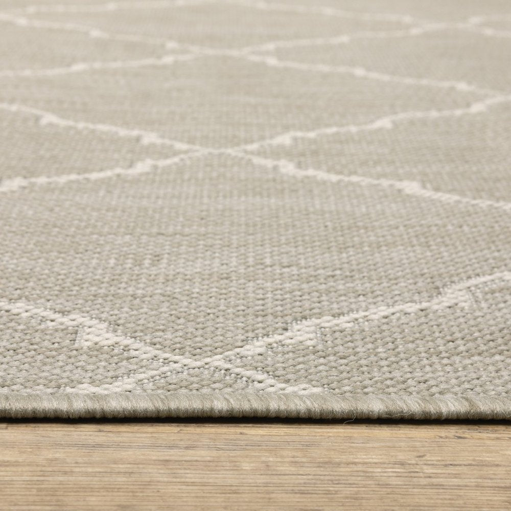 7' X 9' Gray And Ivory Indoor Outdoor Area Rug