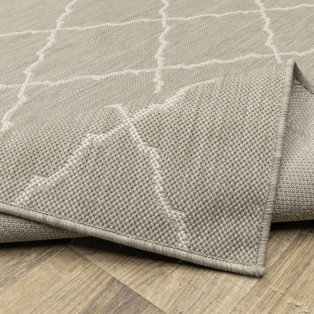 7' X 9' Gray And Ivory Indoor Outdoor Area Rug