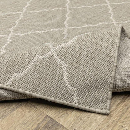 7' X 9' Gray And Ivory Indoor Outdoor Area Rug