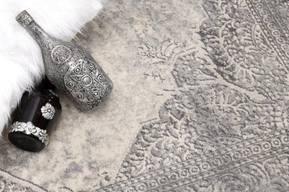 2' X 4' Gray Distressed Medallion Area Rug