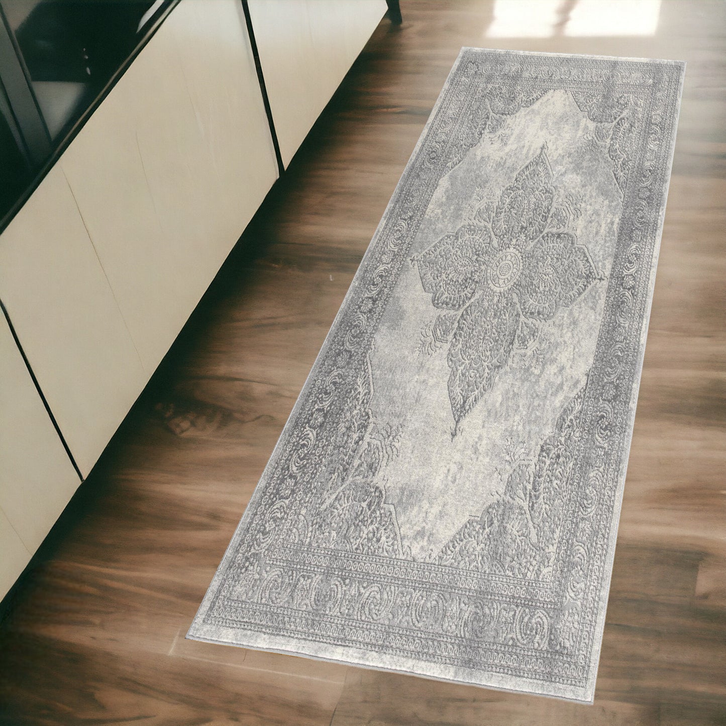 5' X 8' Gray Distressed Medallion Area Rug