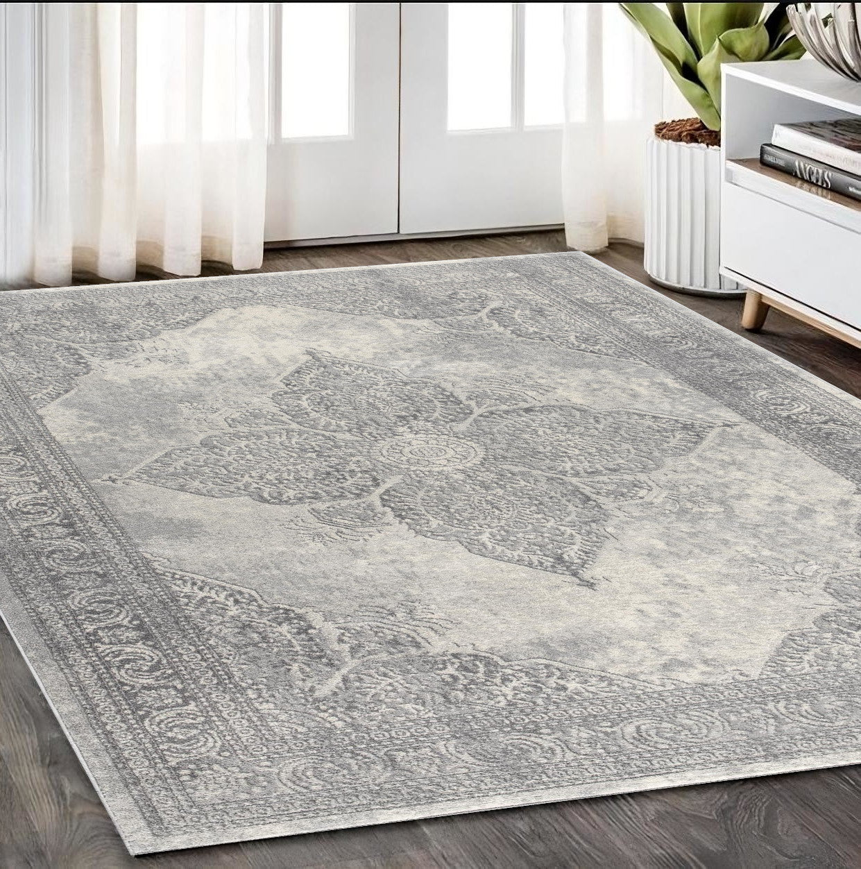 5' X 8' Gray Distressed Medallion Area Rug