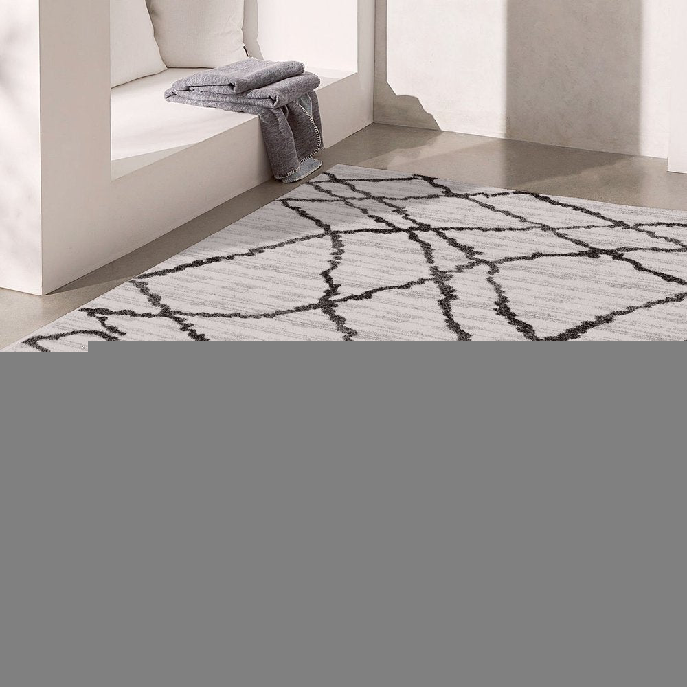 4' X 6' Gray And Black Modern Abstract Area Rug