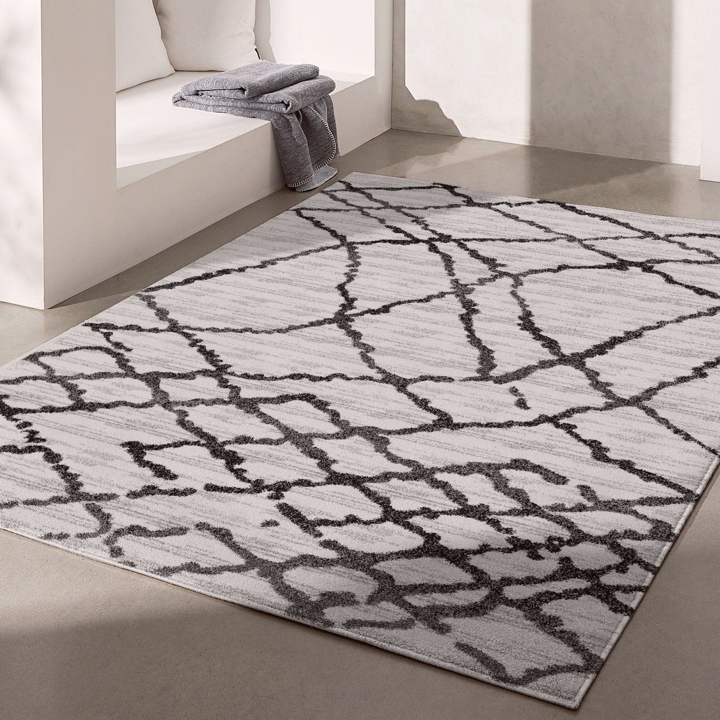 7' X 9' Gray And Black Modern Abstract Area Rug