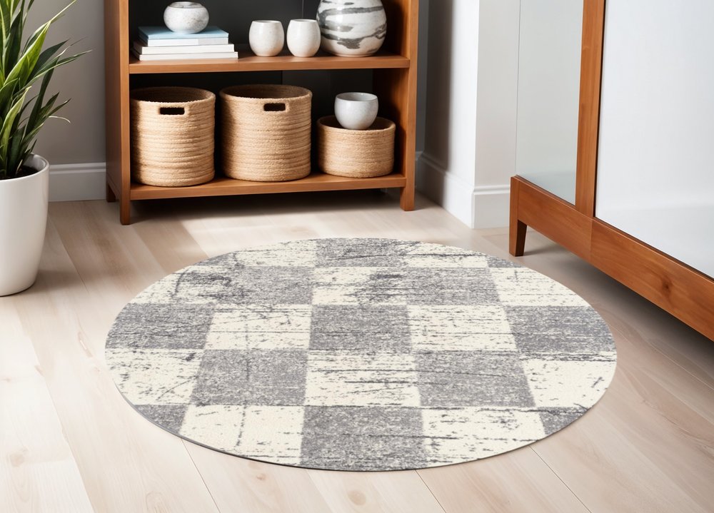 5' X 8' White And Gray Checkered Area Rug