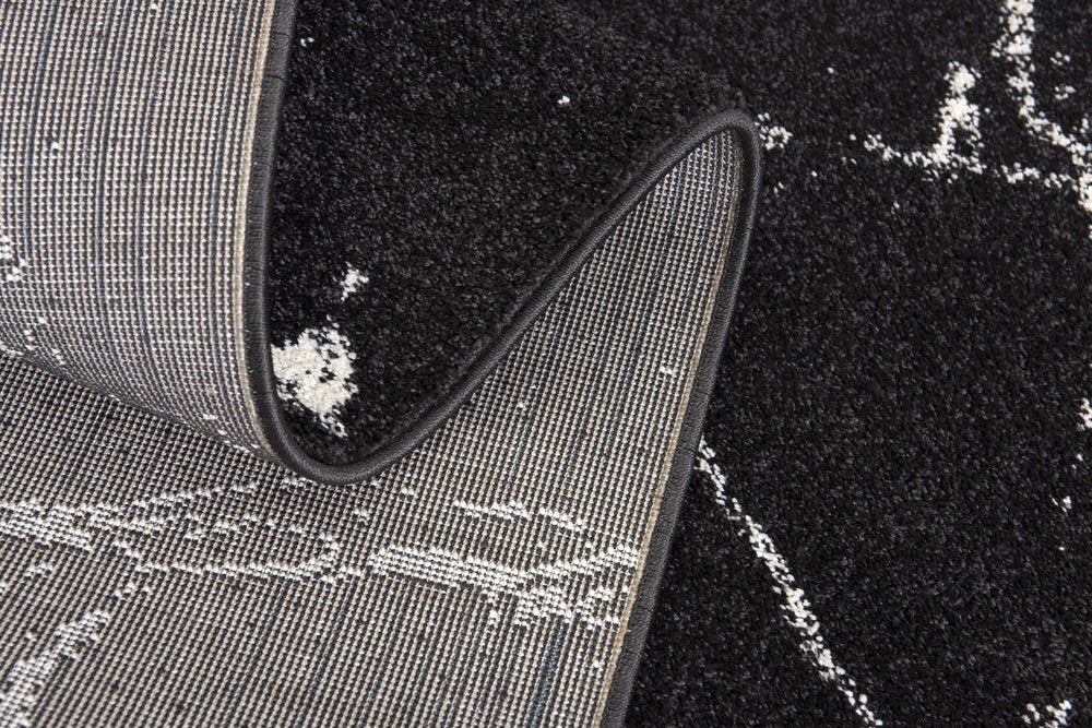 4' X 6' Black And White Abstract Breakage Area Rug