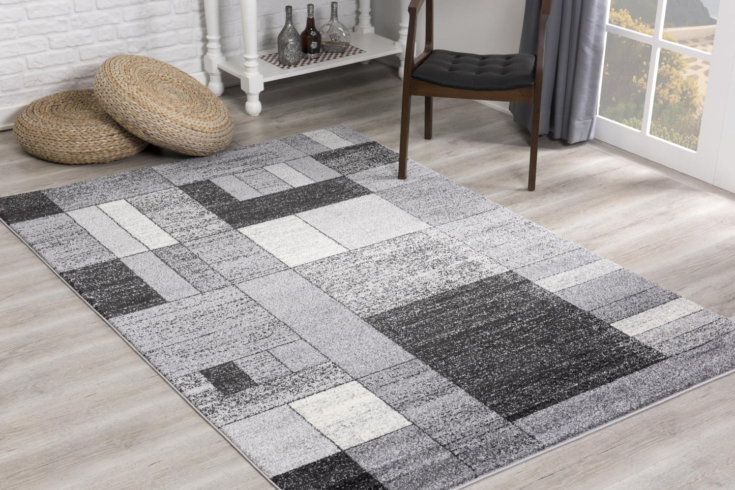 4' X 6' Gray Distressed Geometric Area Rug