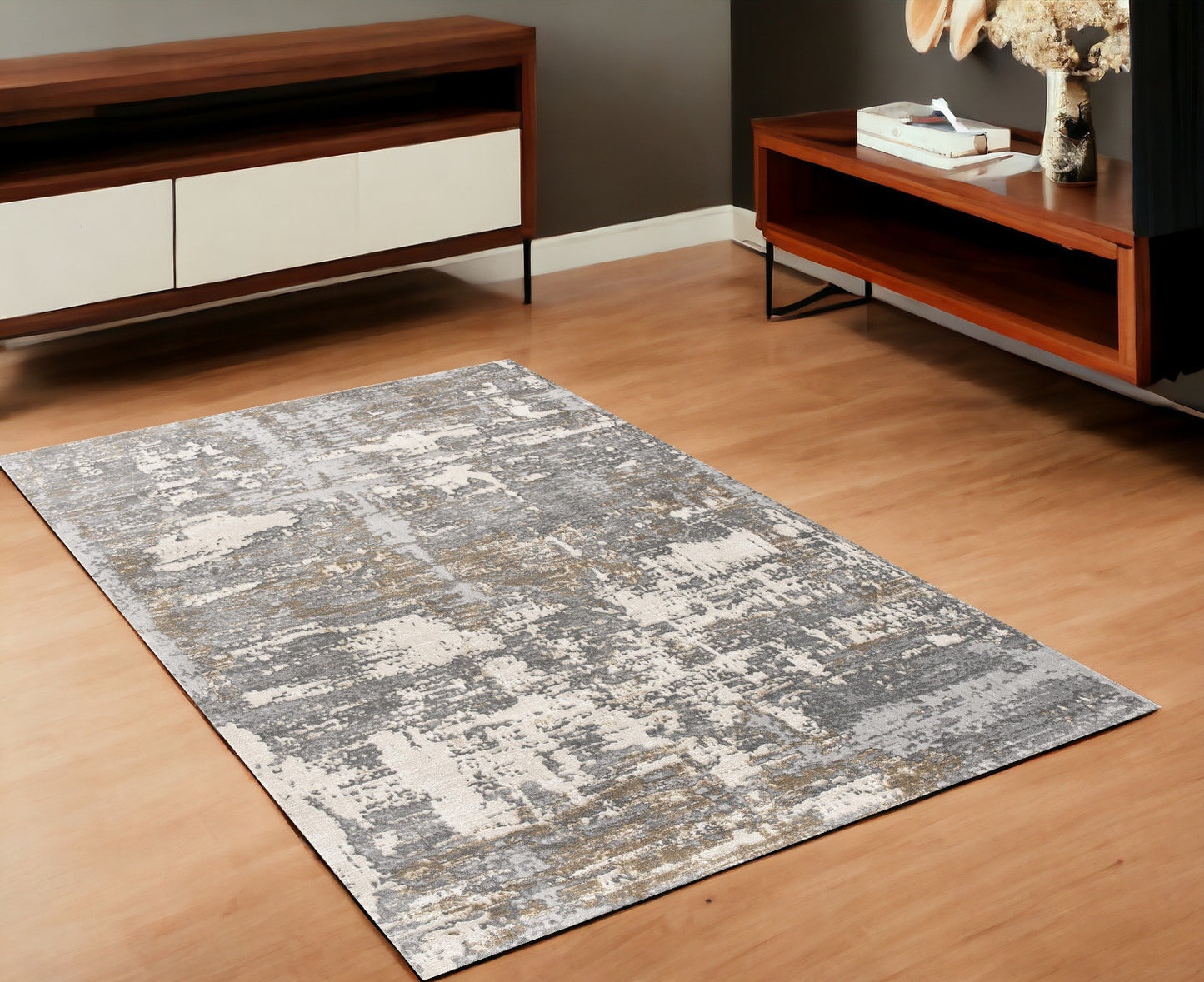 4' X 6' Beige And Gray Distressed Area Rug