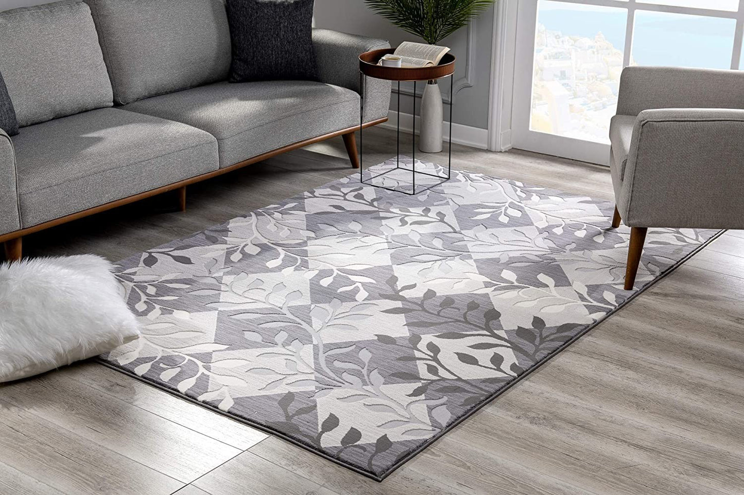 7' X 10' Gray Diamond And Vines Area Rug