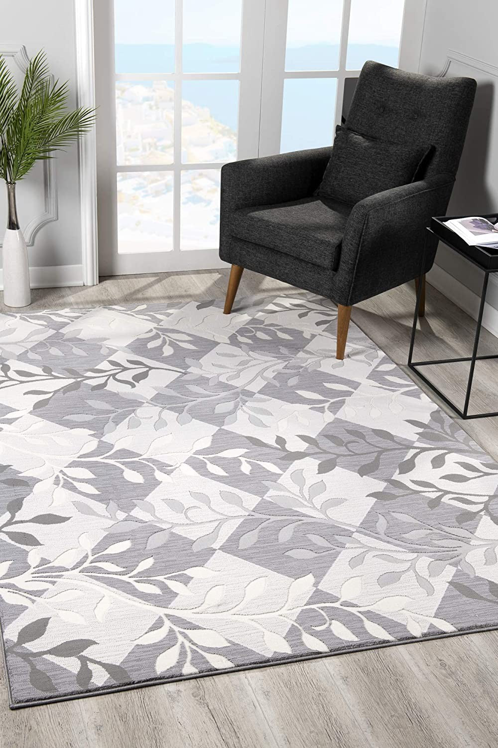 7' X 10' Gray Diamond And Vines Area Rug