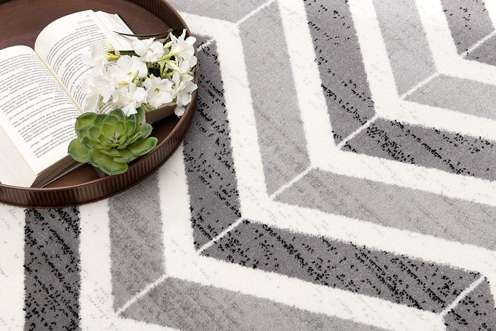 2' X 4' Gray And Ivory Chevron Distressed Area Rug