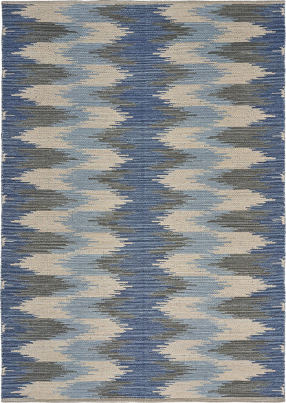 5' X 7' Blue and Cream Ikat Pattern Area Rug