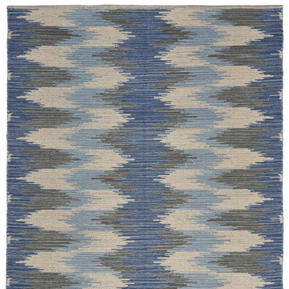 5' X 7' Blue and Cream Ikat Pattern Area Rug