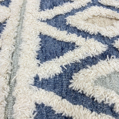 6' Round Blue and Cream Striped Diamonds Area Rug