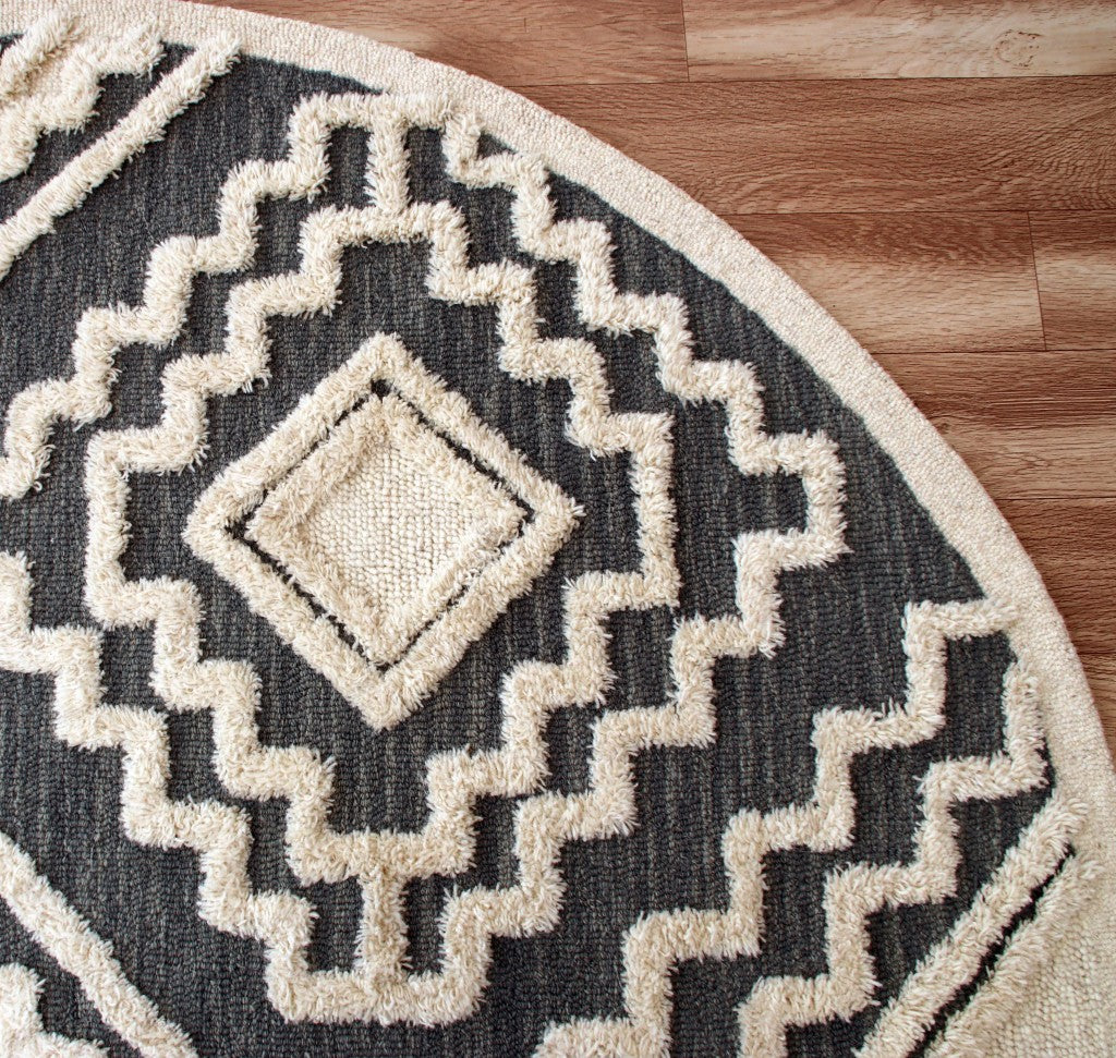 6' Round Gray and Cream Geometric Area Rug